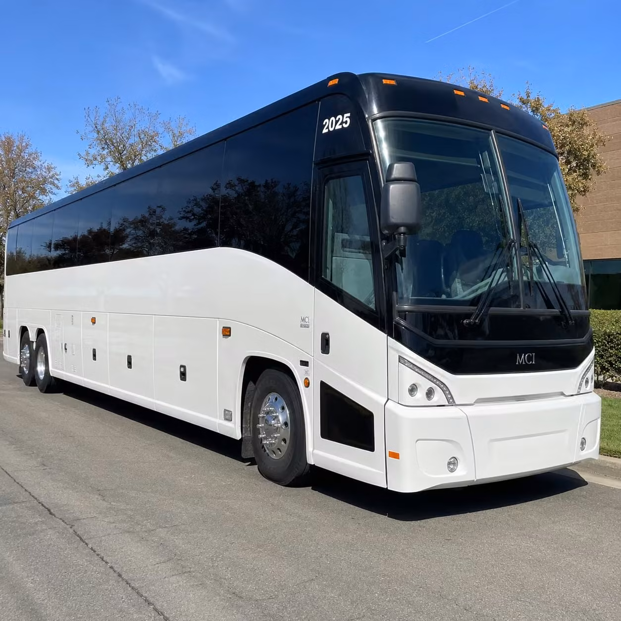 construction site and industrial workforce shuttles in grand prairie