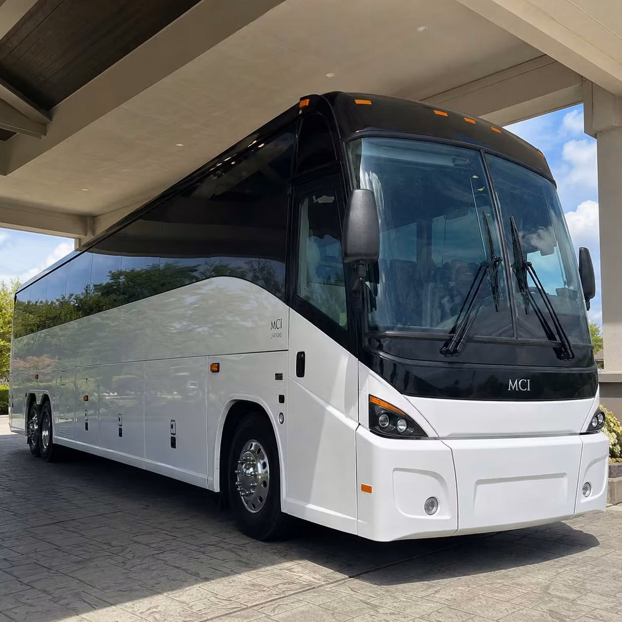 reliable charter bus shuttles for naval air station fort worth joint reserve base operations near grand prairie