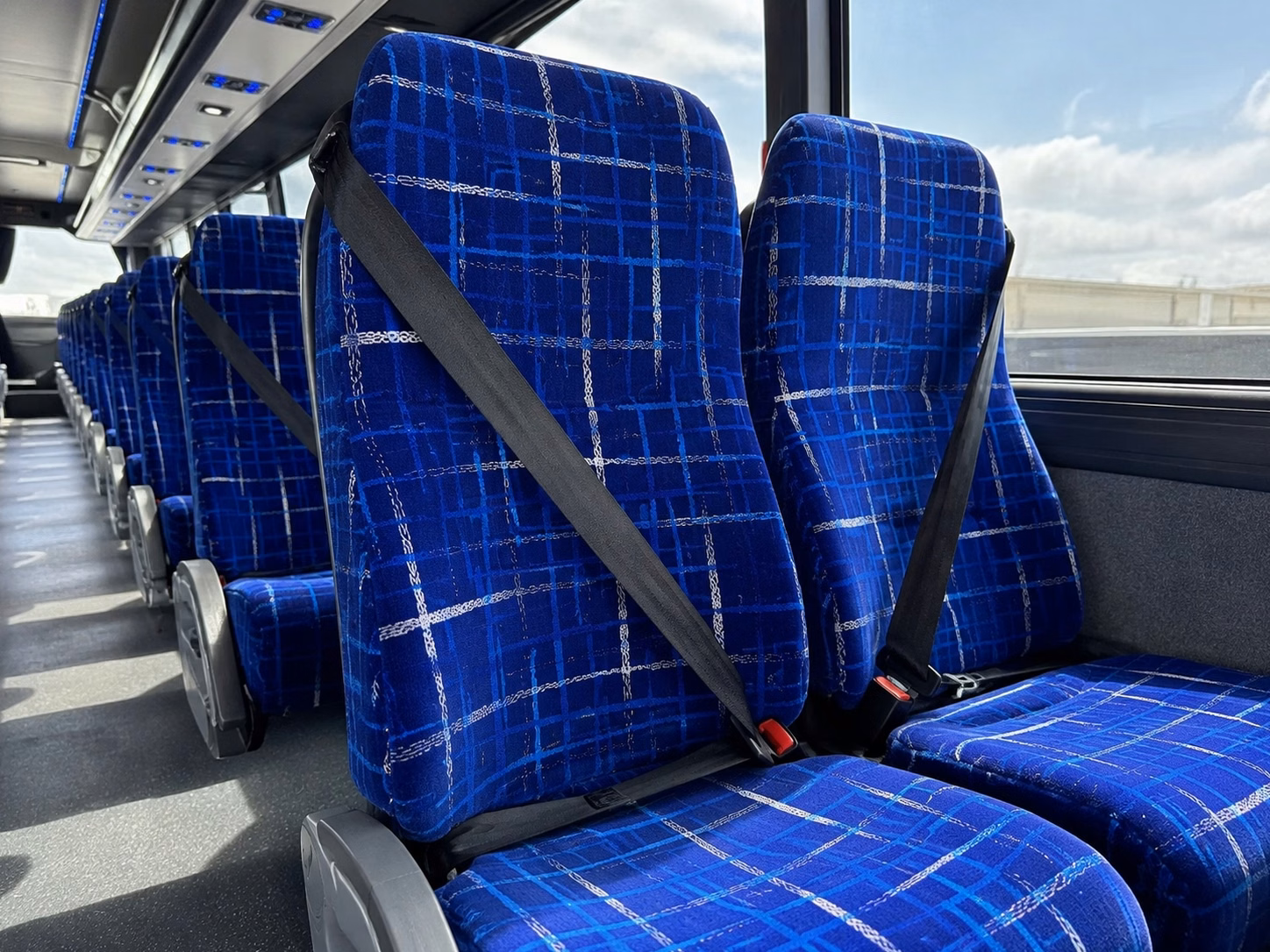 school field trip charter bus rentals in grand prairie